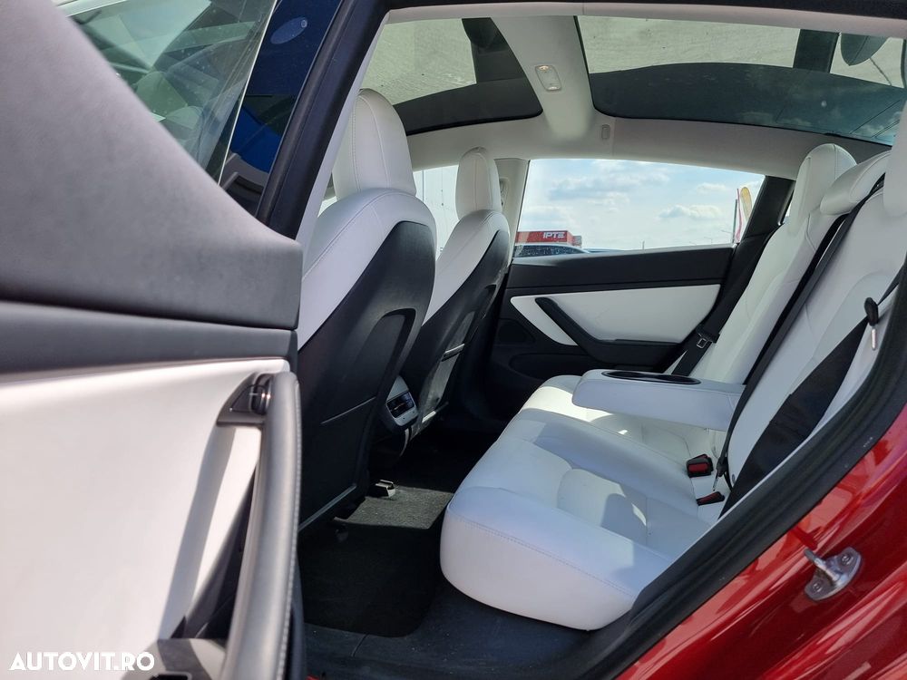 Tesla Model 3 - 9