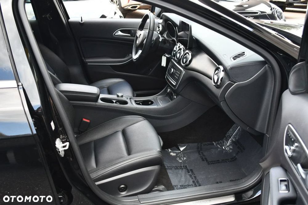 Mercedes-Benz GLA 250 4Matic 7G-DCT AMG Line - 10