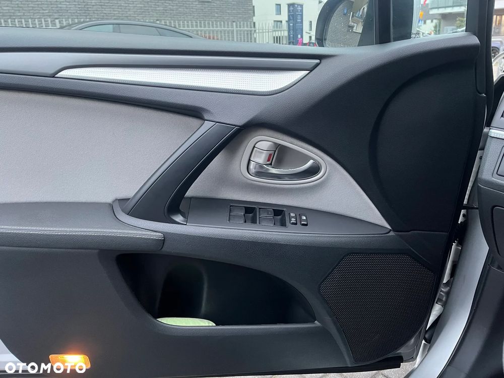 Toyota Avensis 2.0 Premium MS - 11