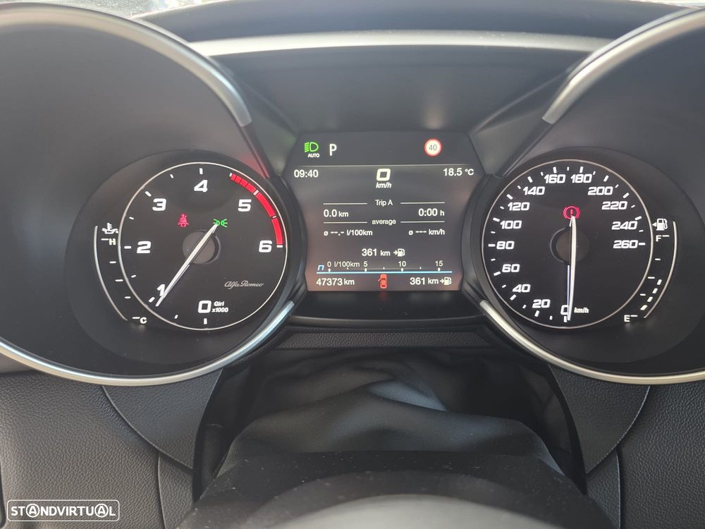 Alfa Romeo Giulia 2.2 D Estrema Q4 AT8 - 23