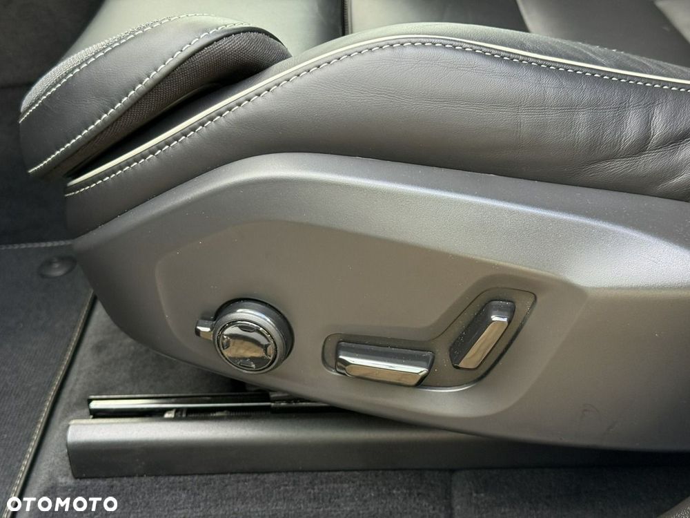 Volvo XC 60 B4 B R-Design - 23