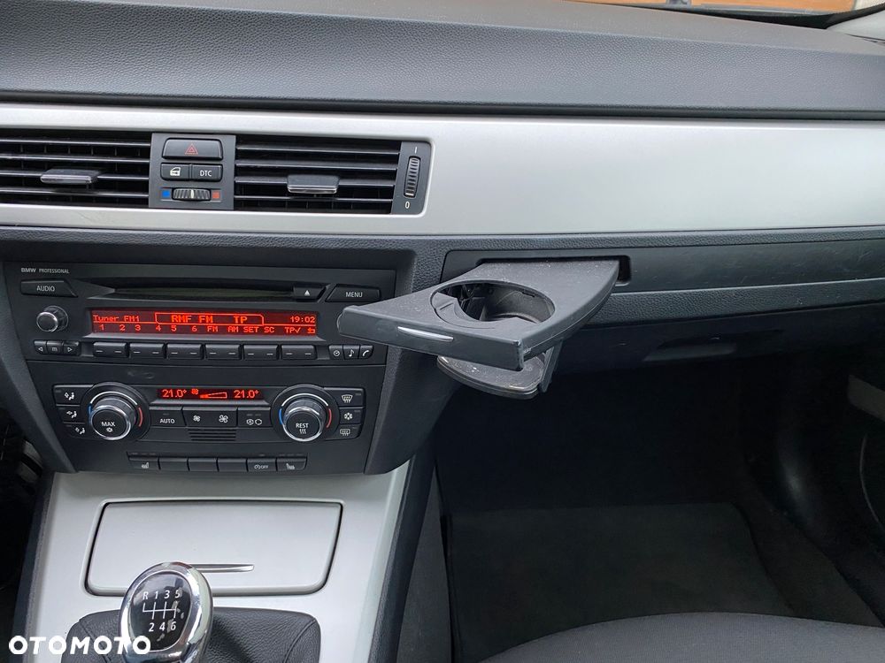 BMW Seria 3 320i Edition Exclusive - 32