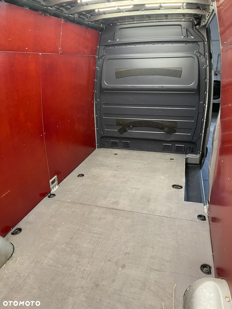 Mercedes-Benz Sprinter - 12