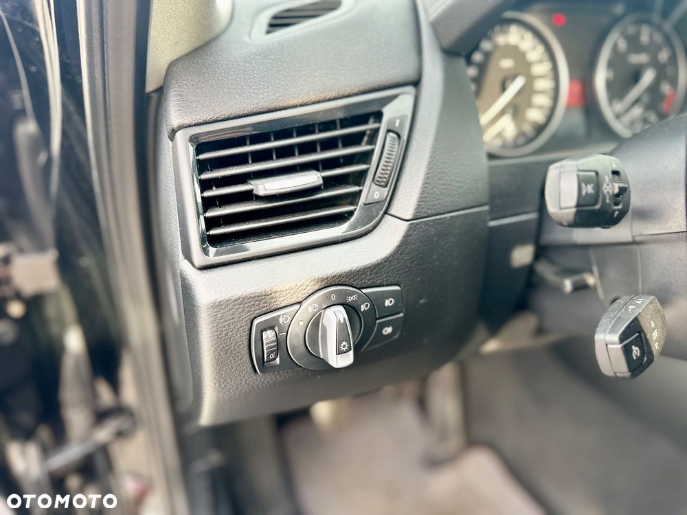 BMW X1 sDrive18d xLine - 16