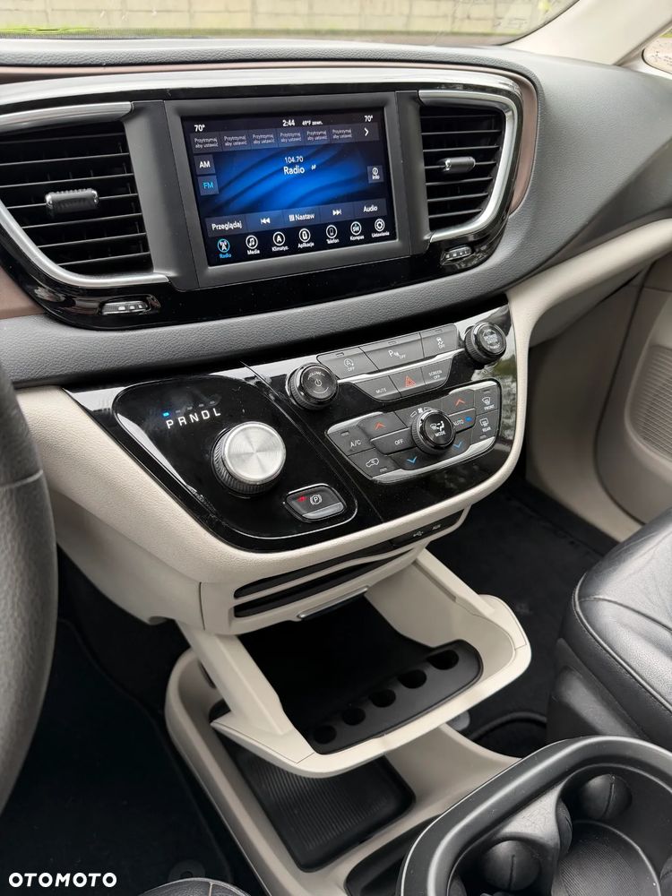 Chrysler Pacifica - 35