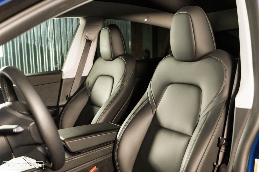 Tesla Model Y Long Range Dual Motor AWD - 26