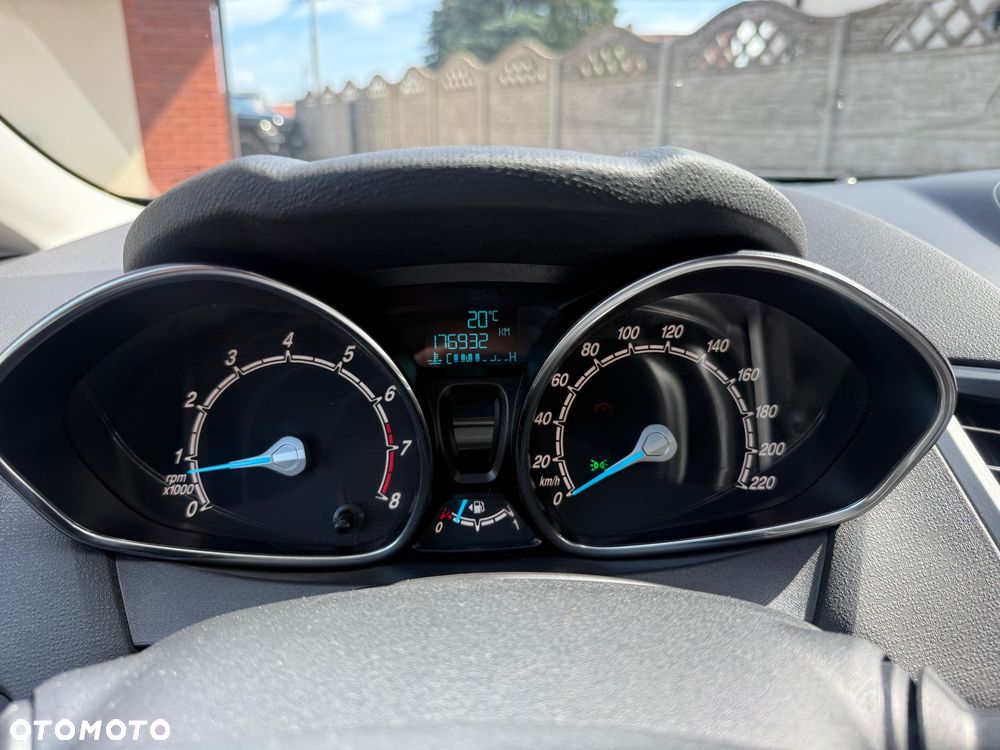 Ford Fiesta - 25