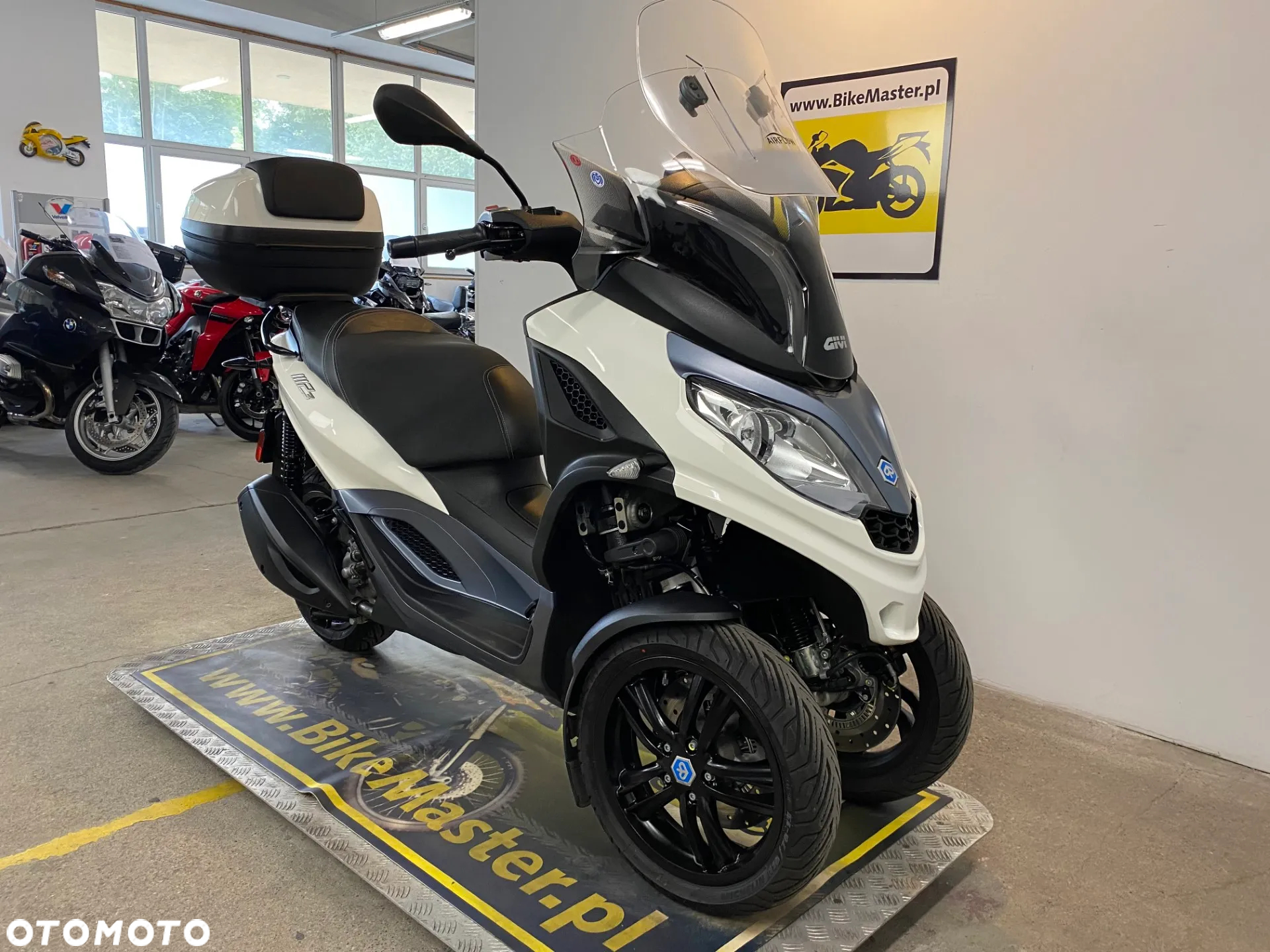 Piaggio MP-3 - 4