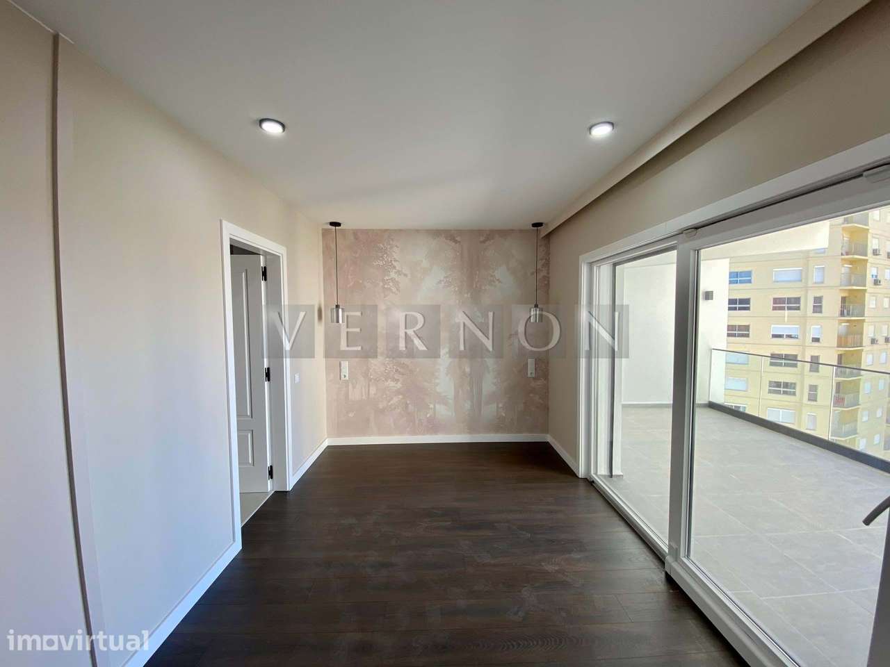Exclusivo Apartamento T2+2 com Terraço Privado em Armação de Pêra - Grande imagem: 5/33