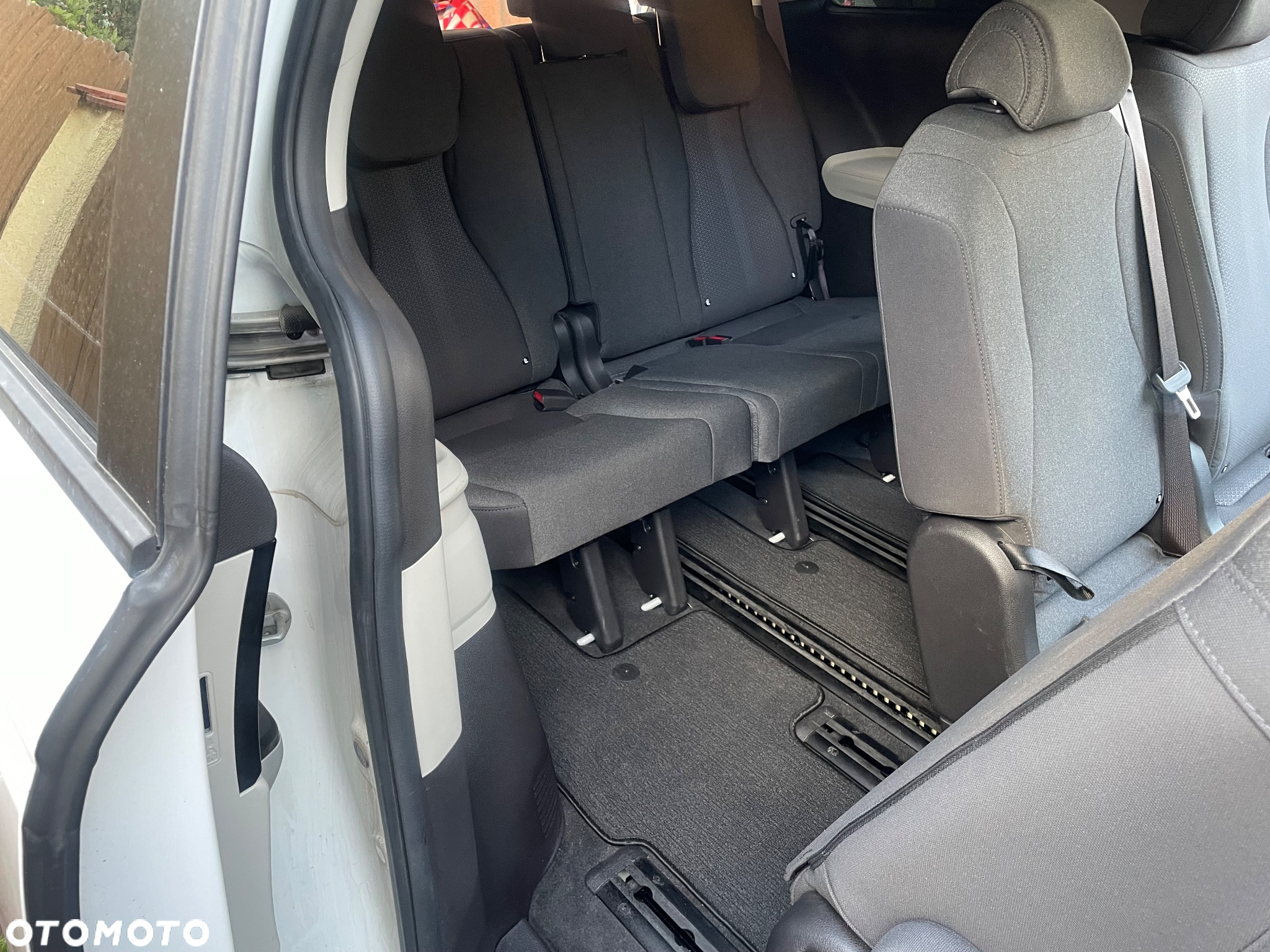 Kia Carnival - 30