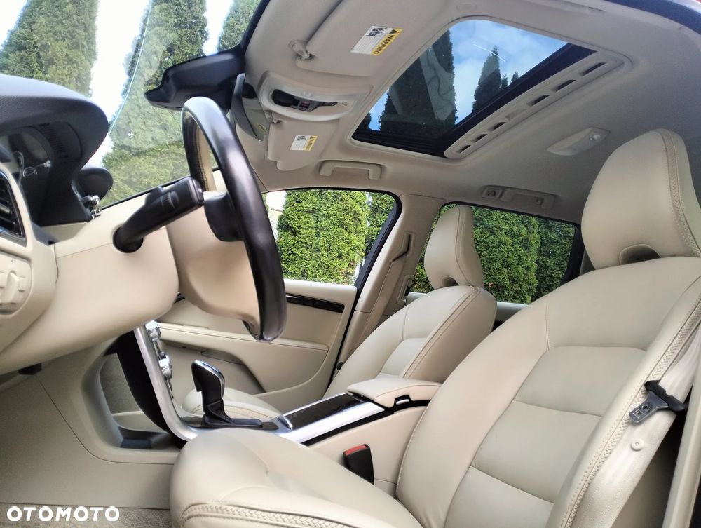 Volvo XC 70 3.2 AWD Momentum - 23