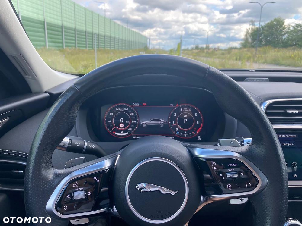 Jaguar XE 2.0 P250 R-Dynamic SE - 14