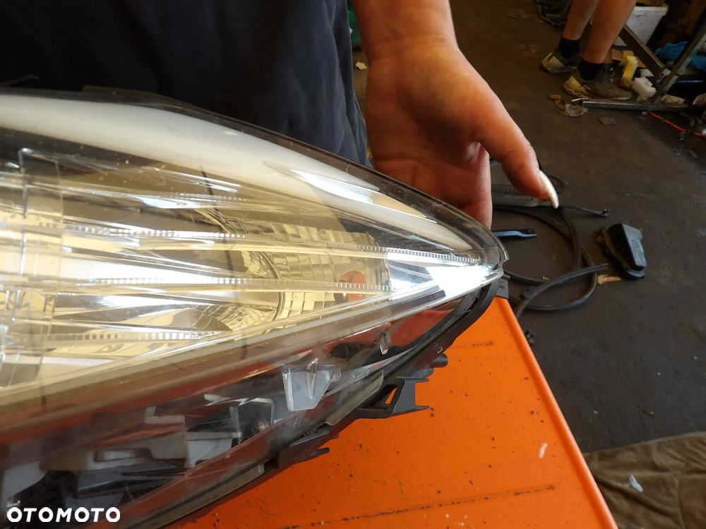 BMW - F10 - H7 - PĘKNIĘTE  SZKŁ0 LEWA LAMPA PRZEDNIA - EUROPA - 3