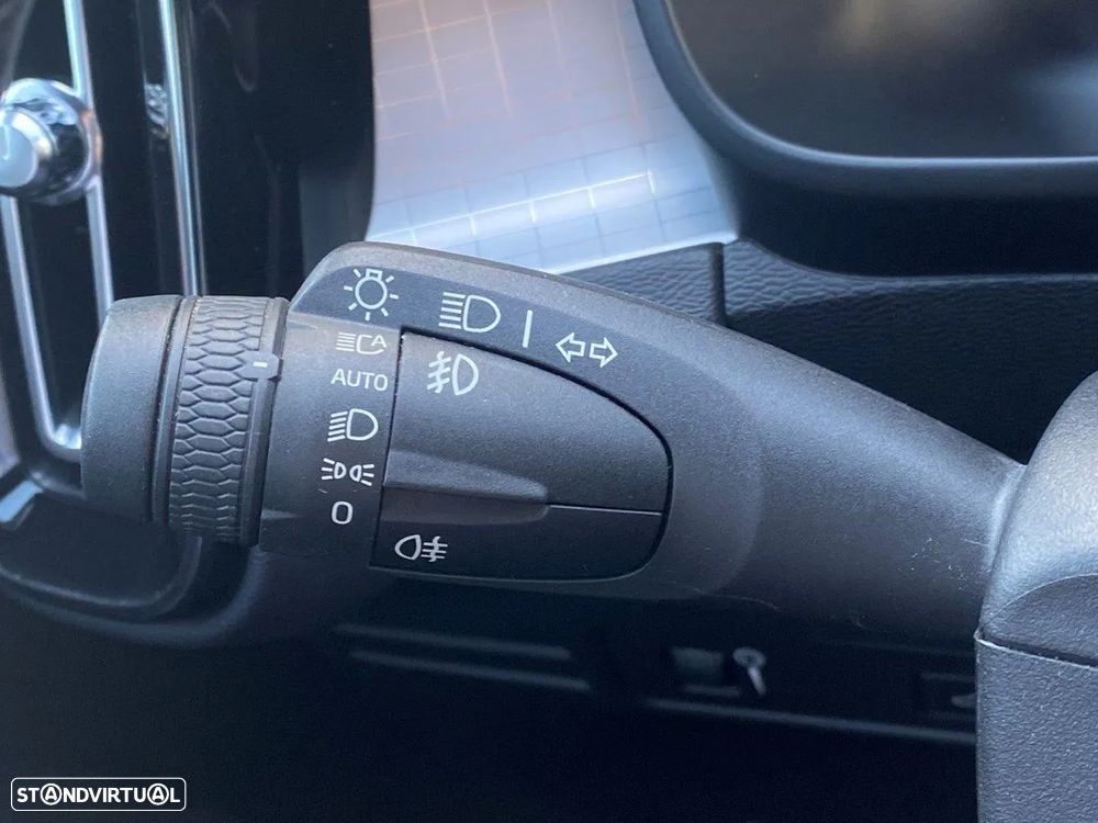 Volvo XC 40 2.0 D3 Momentum Plus - 26