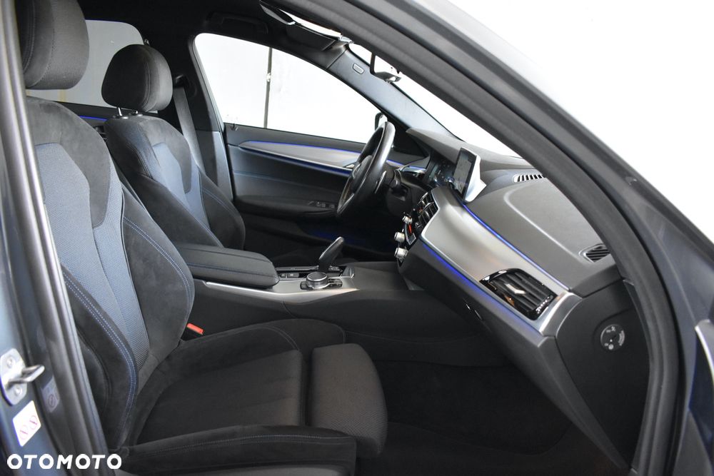 BMW Seria 5 520d M Sport sport - 24