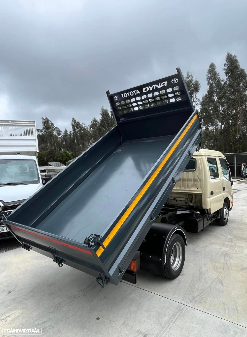 Toyota Dyna 6 lugares Tribascula - 7