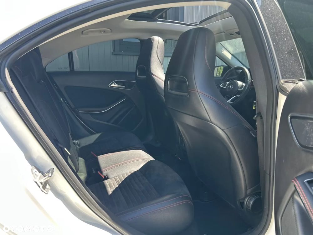 Mercedes-Benz CLA 250 4-Matic AMG Line - 21