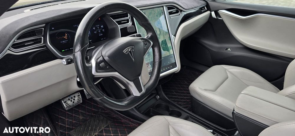 Tesla Model S - 5