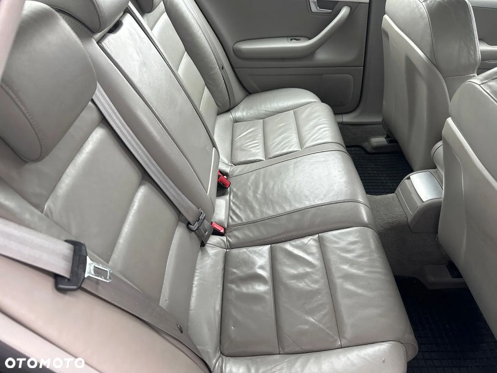 Audi A4 Limousine - 16