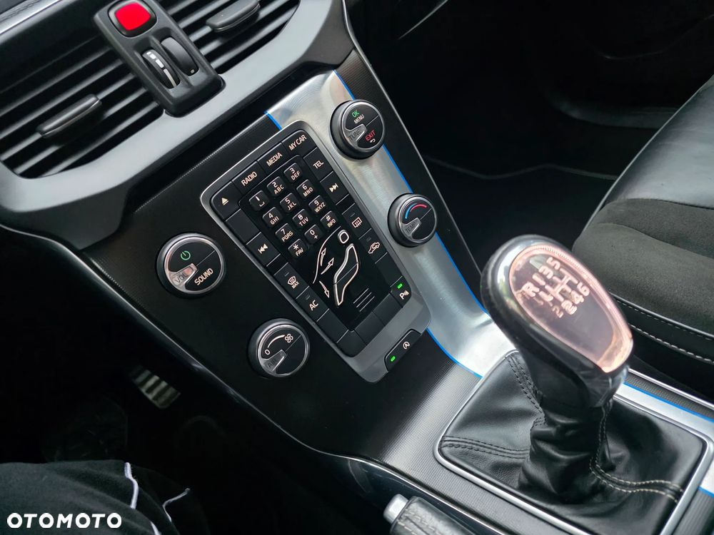 Volvo V40 D2 R Design - 26