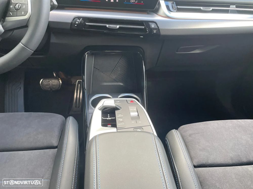 BMW iX1 eDrive20 Pack Desportivo M - 12