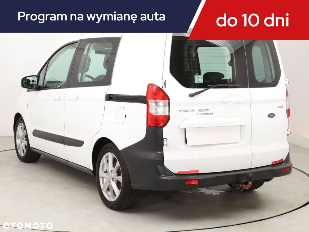 Ford Transit Courier 2017 photo 5