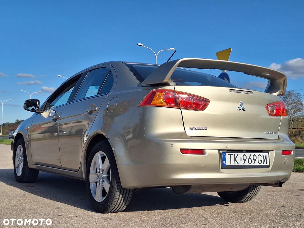 Mitsubishi Lancer 2010 photo 4