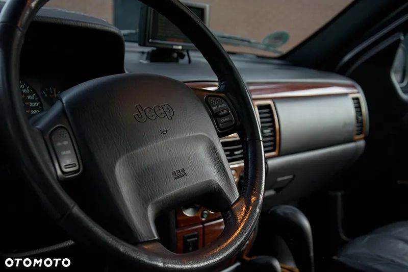 Jeep Grand Cherokee - 31