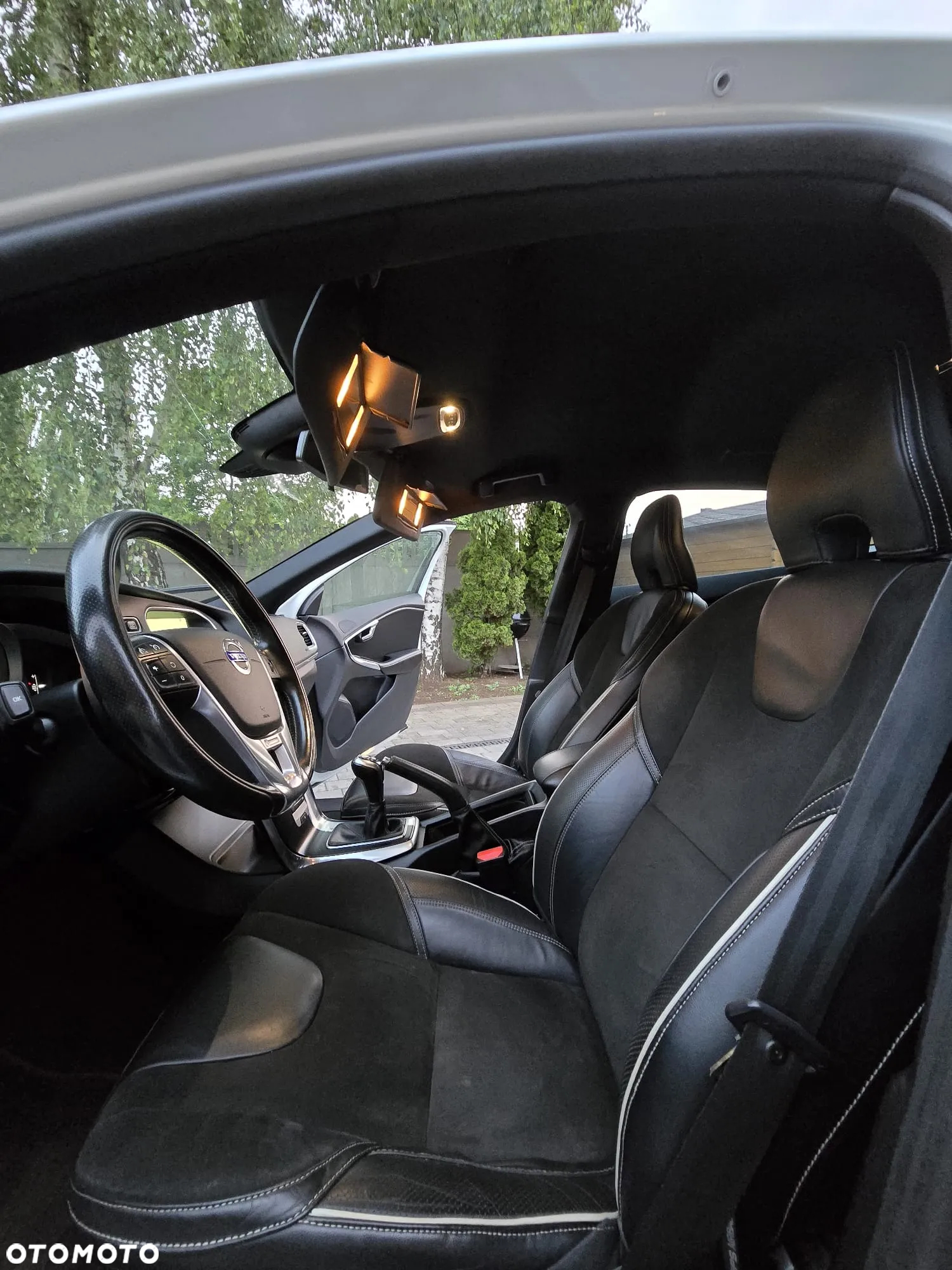 Volvo V40 D2 Drive-E R-Design Momentum - 18