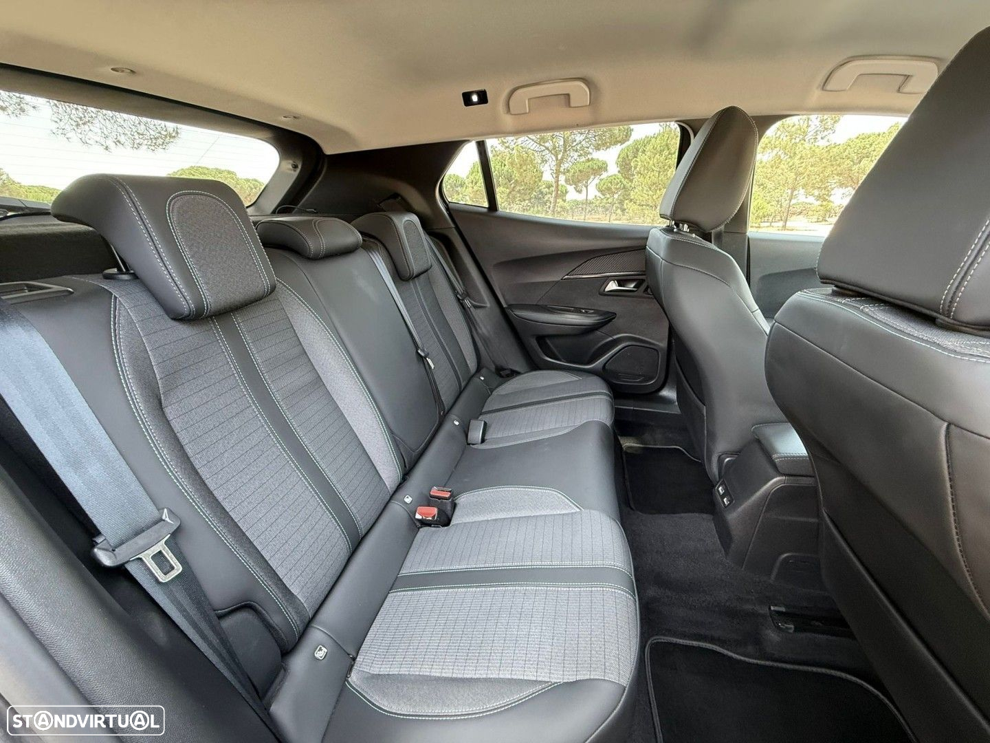 Peugeot 2008 1.5 BlueHDi Allure Pack - 36