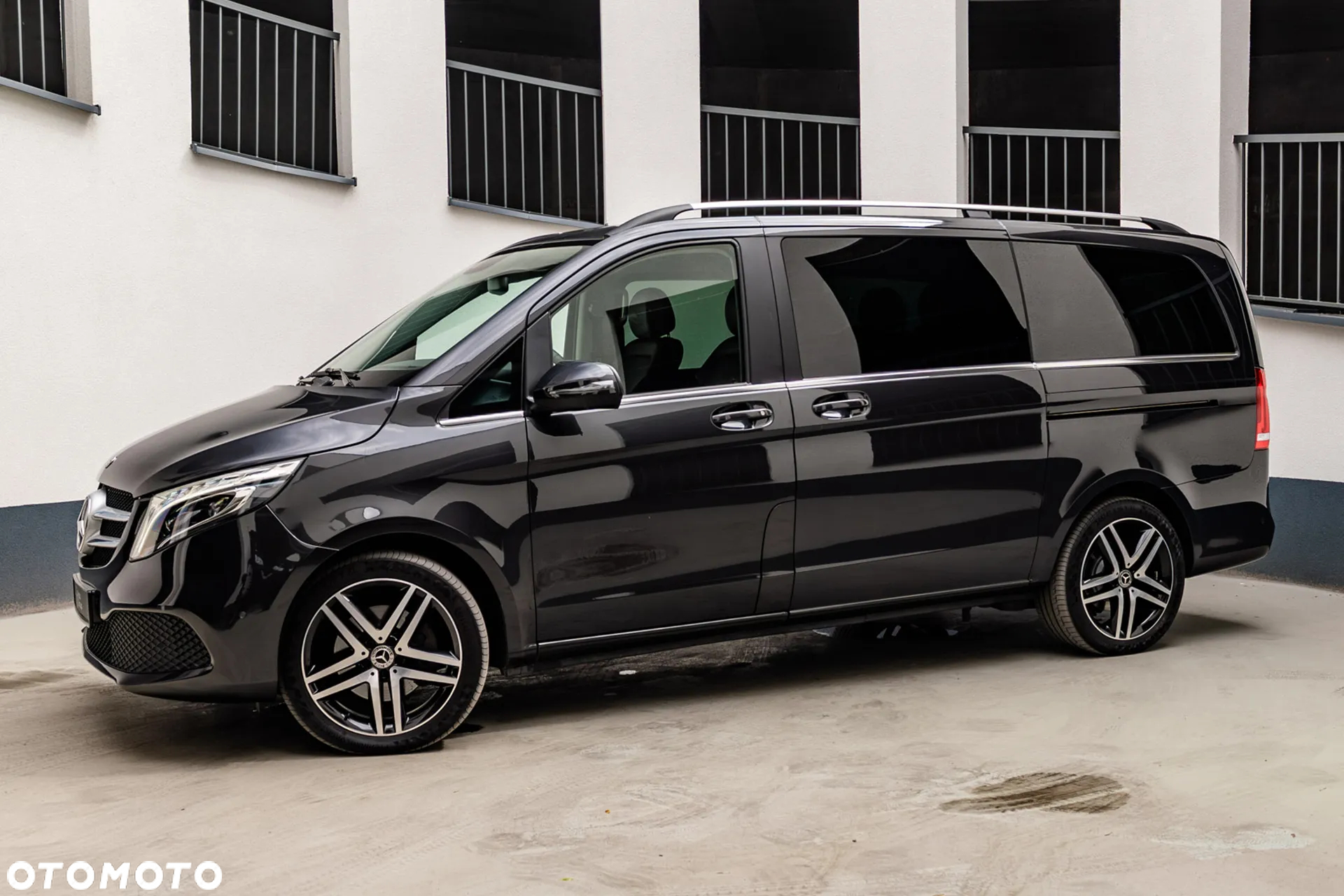 Mercedes-Benz Klasa V 300 d lang 4Matic 9G-TRONIC - 35