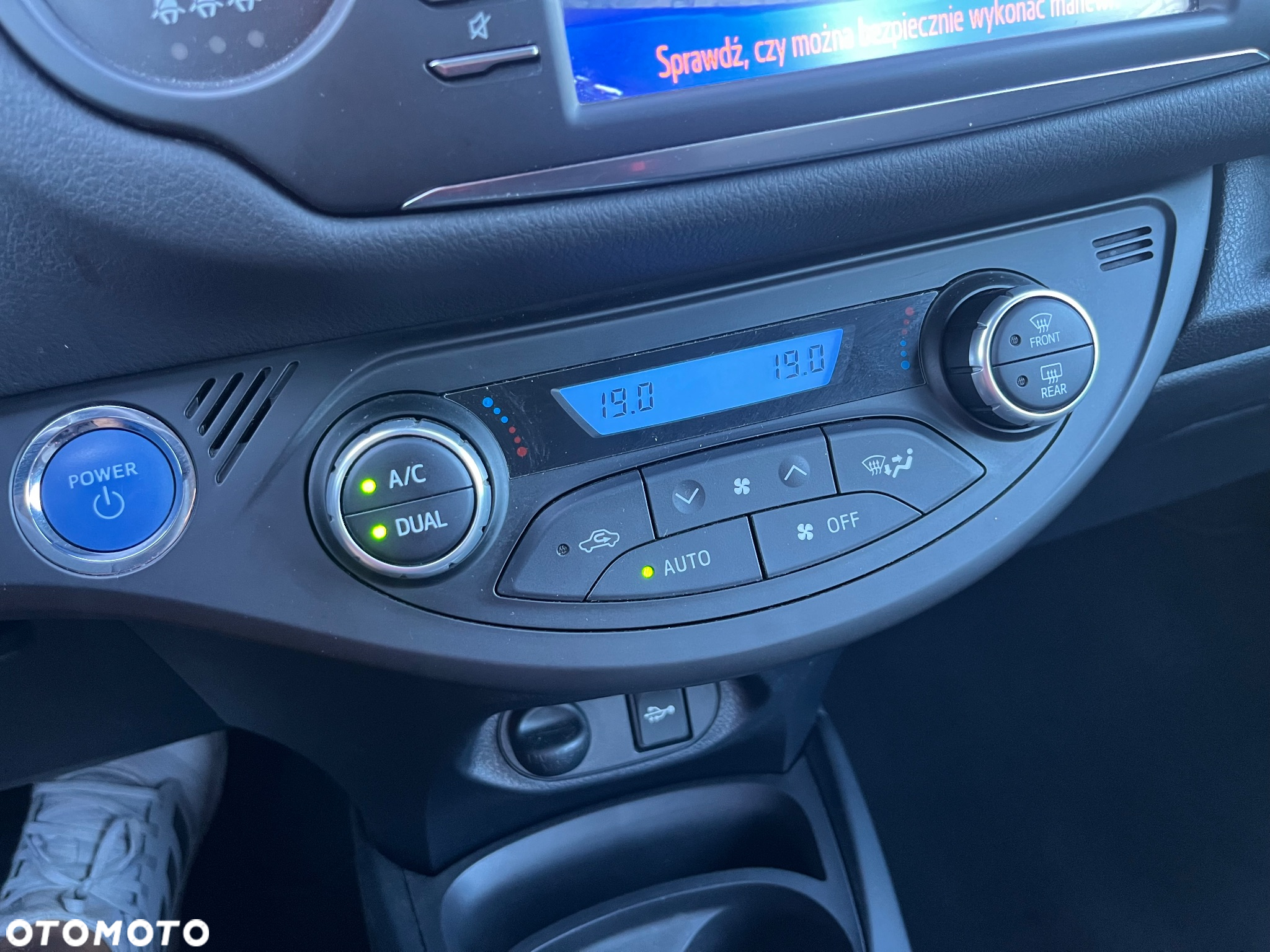 Toyota Yaris Hybrid 1.5 VVT-i Team Deutschland - 18