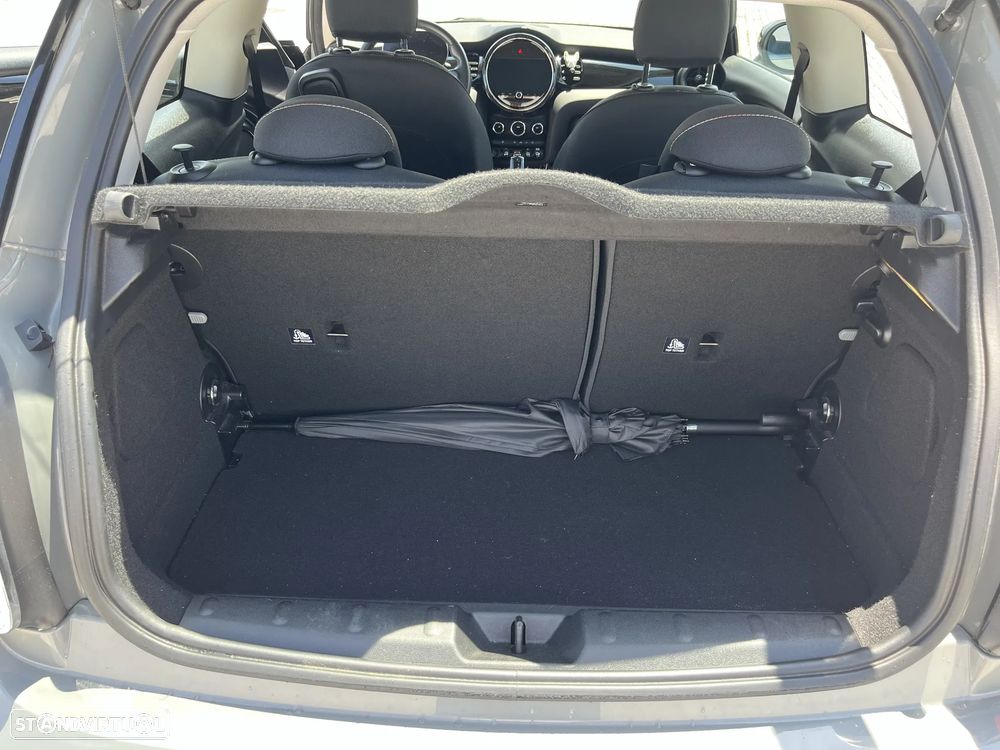MINI 3 Portas Cooper Premium Essential Auto - 23