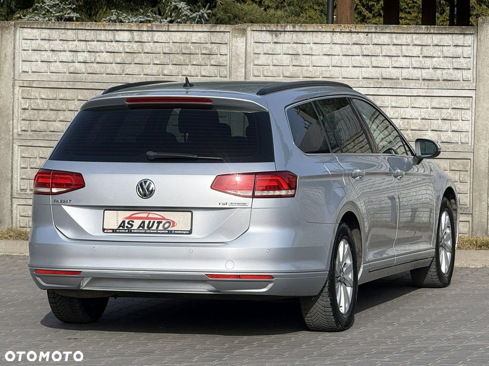 Volkswagen Passat - 4