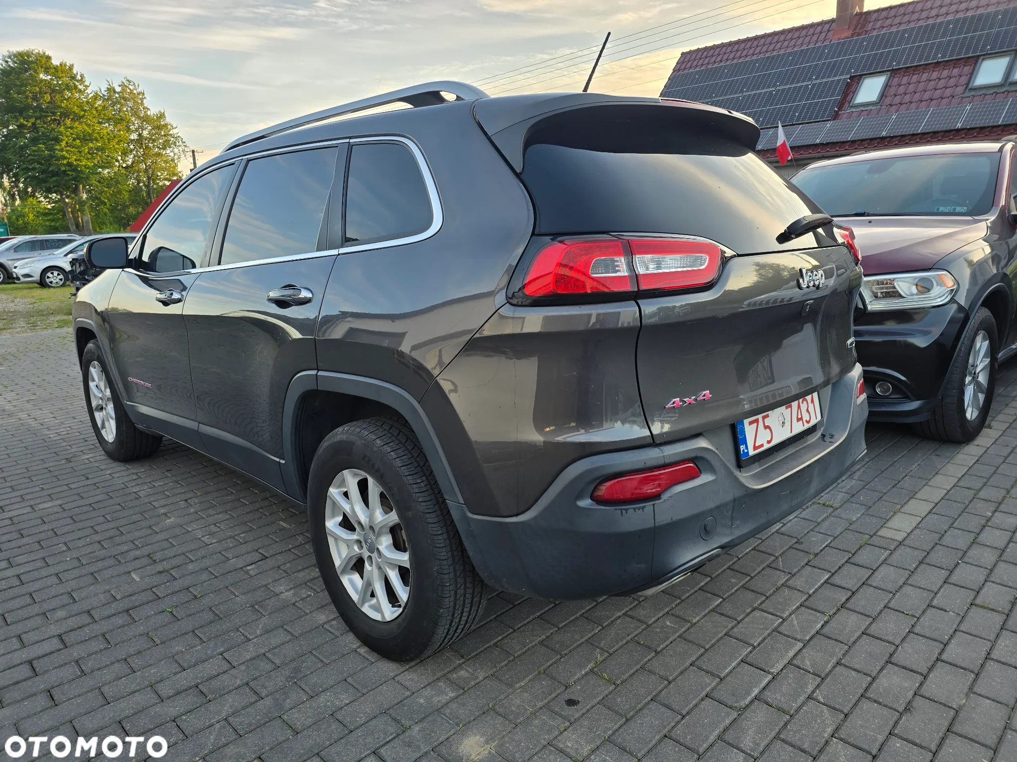 Jeep Cherokee - 8