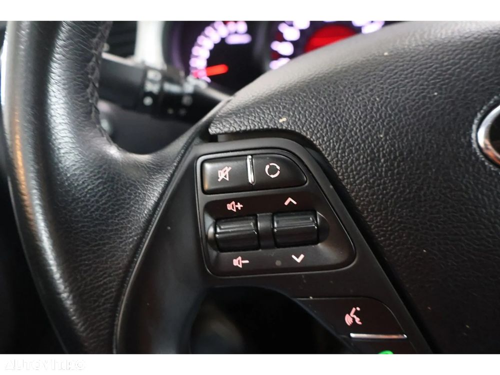 Kia Ceed - 11