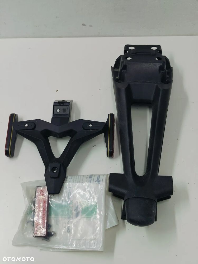 Uchwyt tablicy Triumph - 1