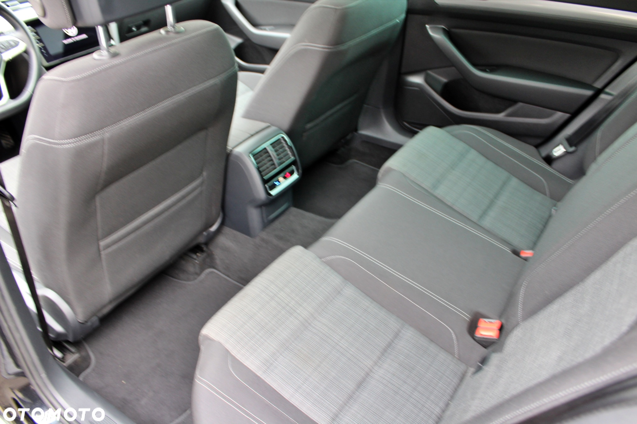 Volkswagen Passat 2.0 TDI Business DSG - 18