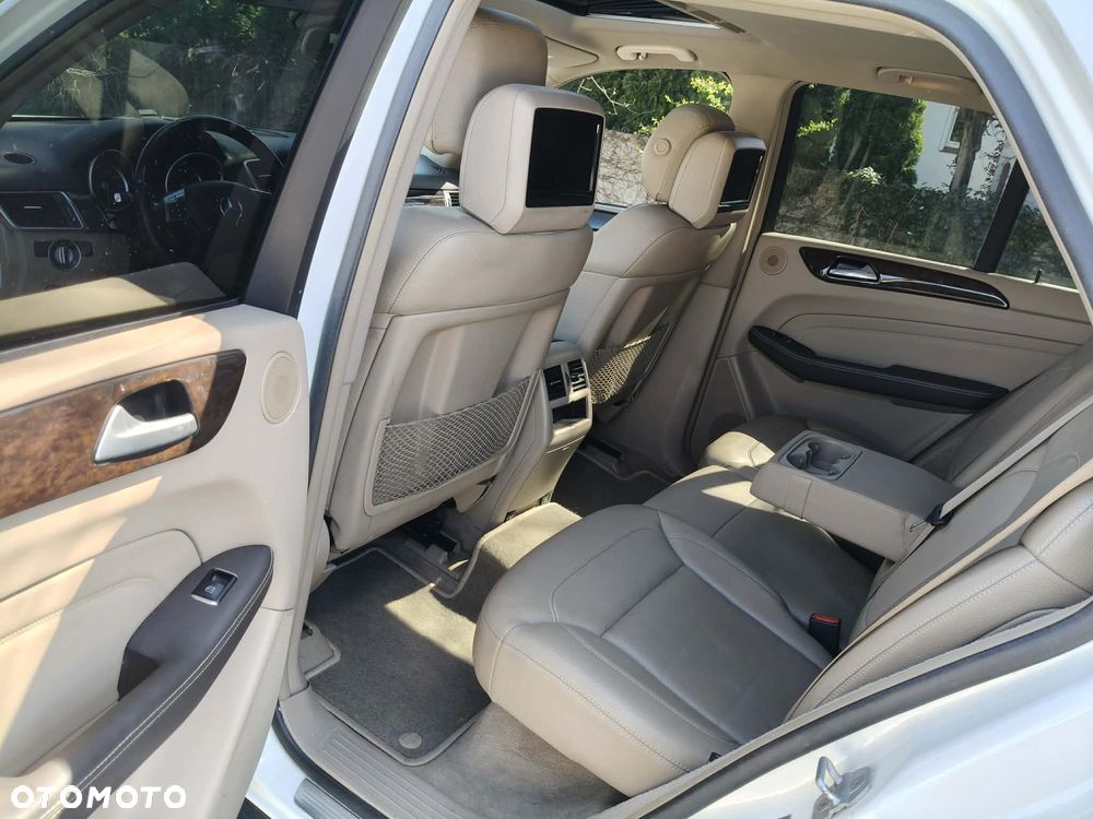 Mercedes-Benz ML - 12