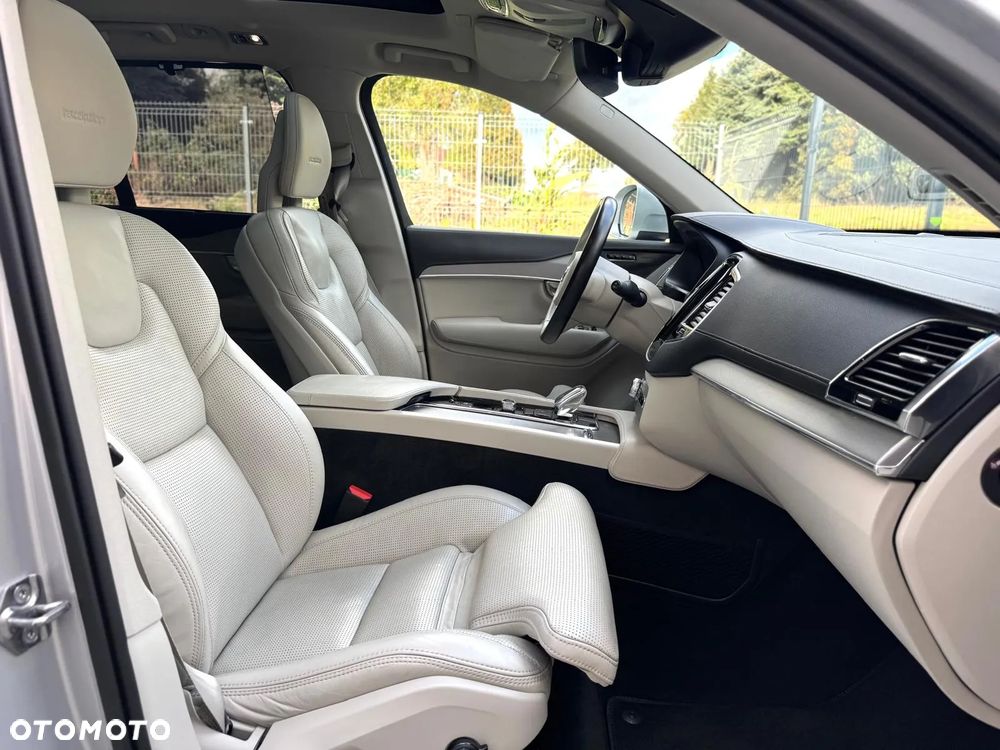 Volvo XC 90 - 22