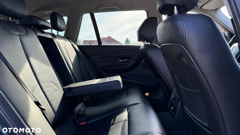 BMW Seria 3 320d xDrive Luxury Line - 24