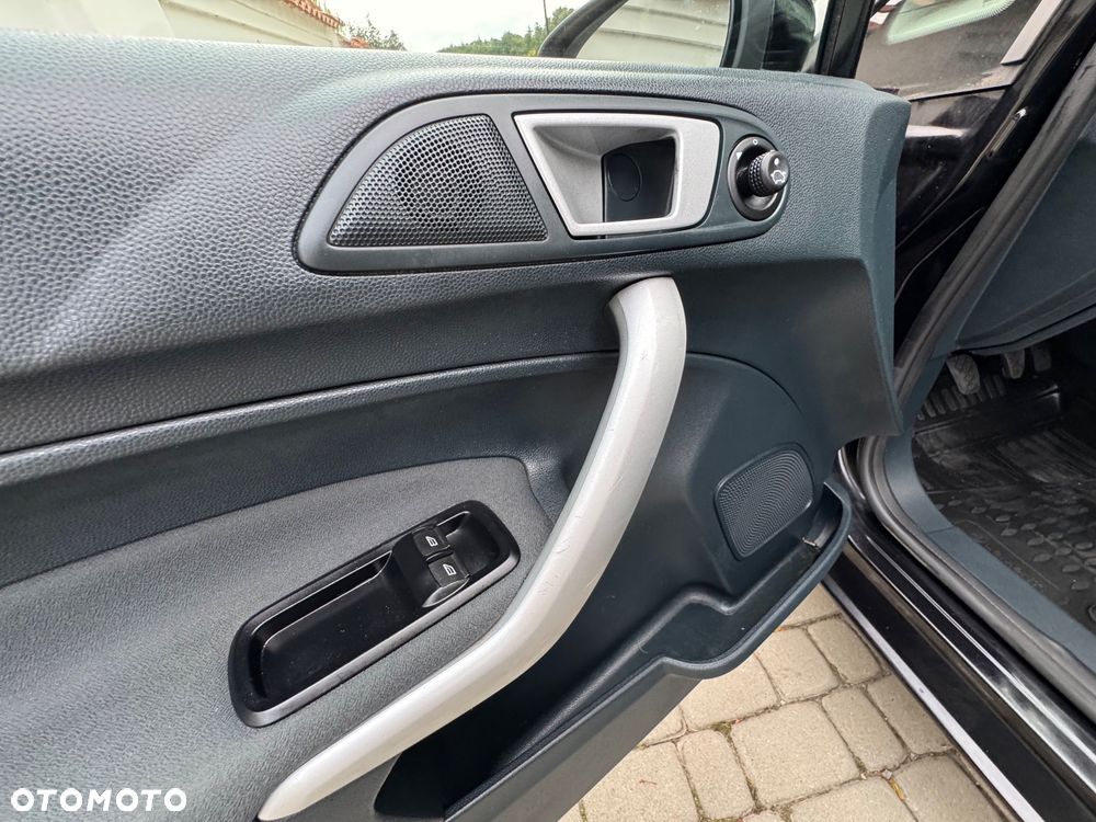 Ford Fiesta - 23