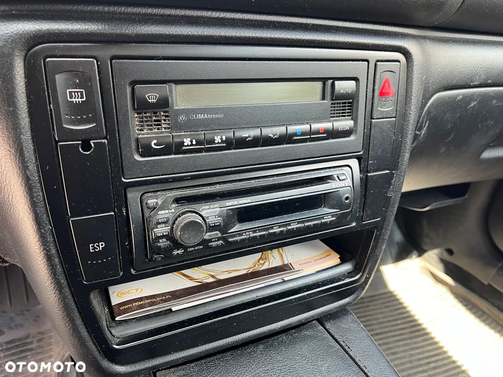 Volkswagen Passat 1.9 TDI Basis - 14