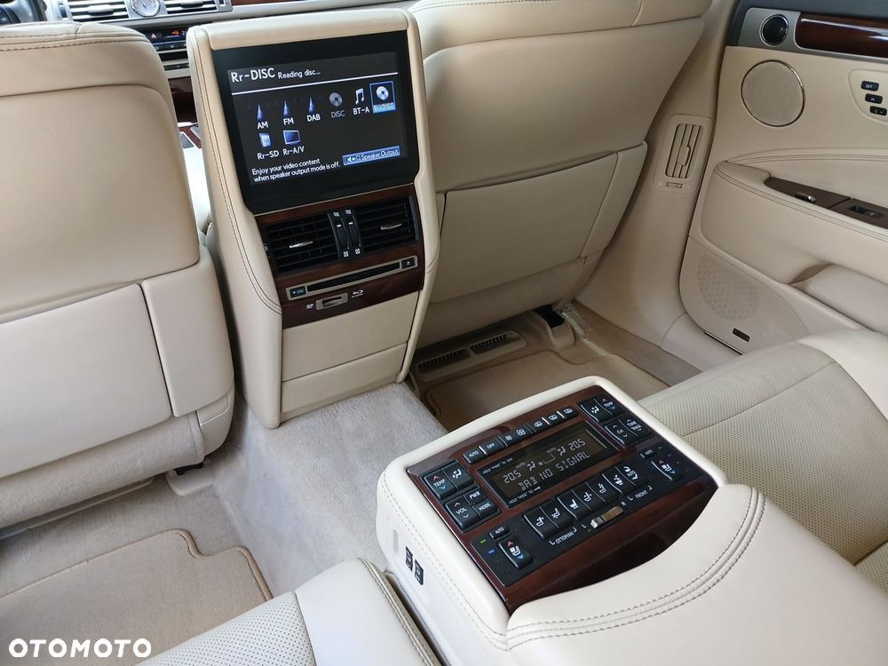 Lexus LS - 27