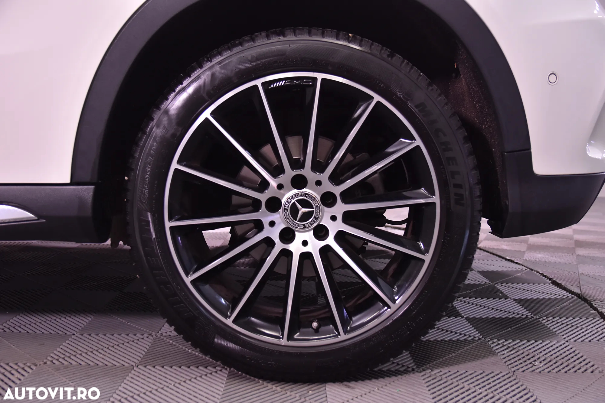 Mercedes-Benz GLA - 13
