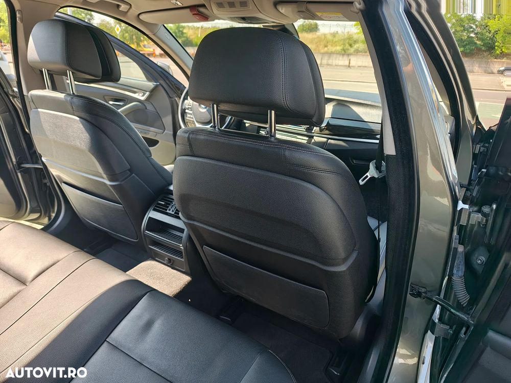 BMW Seria 5 525d xDrive AT - 14