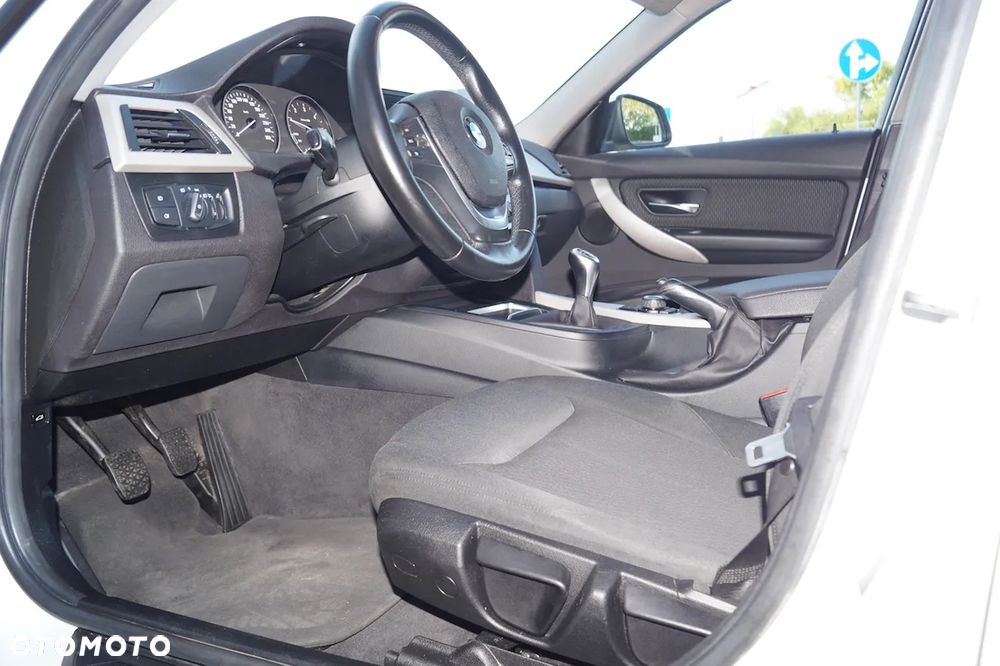 BMW Seria 3 - 26