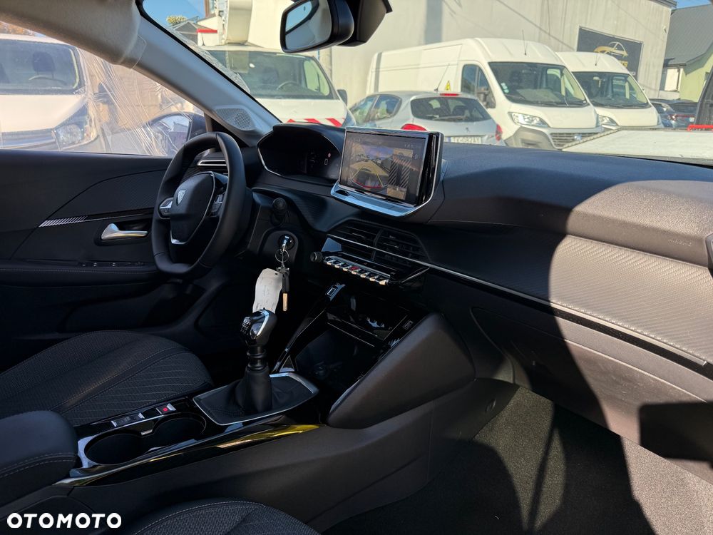 Peugeot 208 - 12