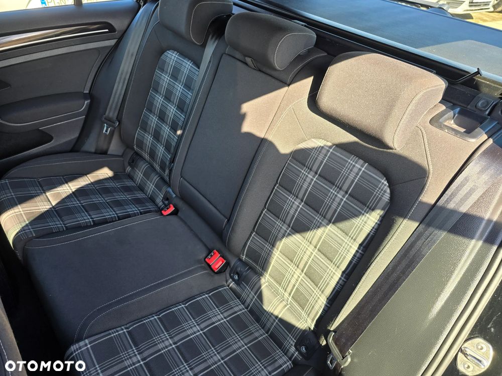 Volkswagen Golf - 13