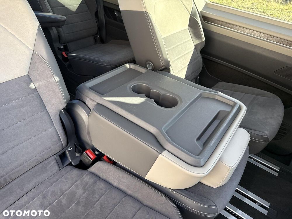 Volkswagen Multivan - 27